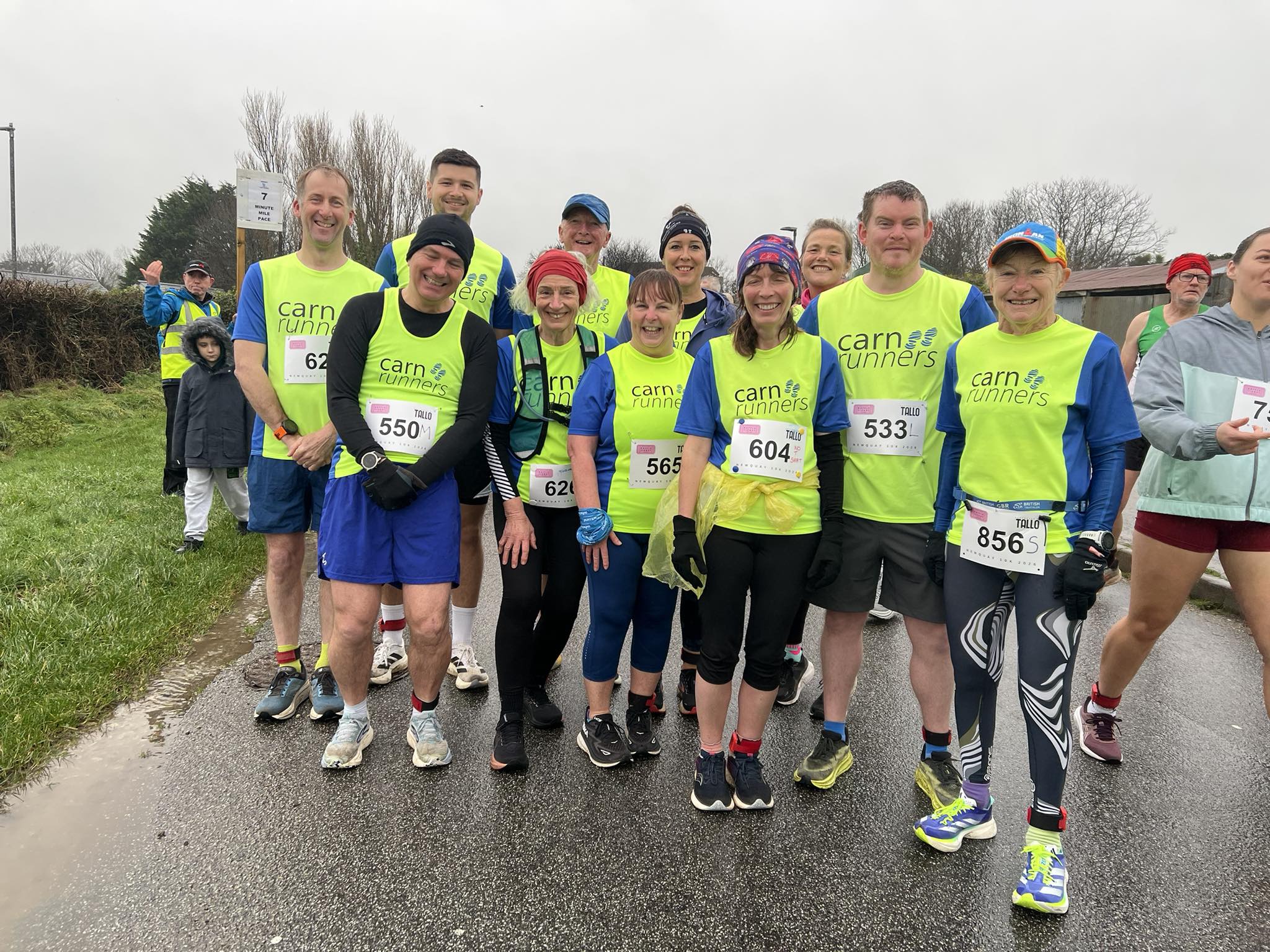 Carn Runners at the Newquay 10K start line
