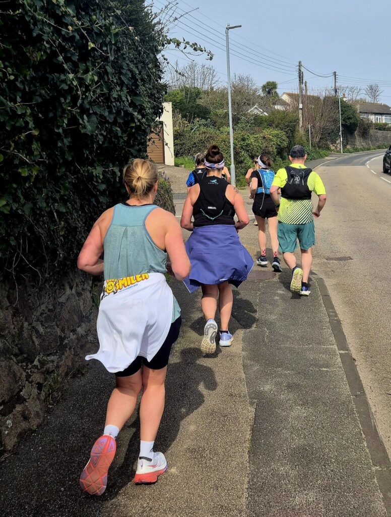 Carn Runners group long run in dry sunny conditions covering 8 to 20 miles