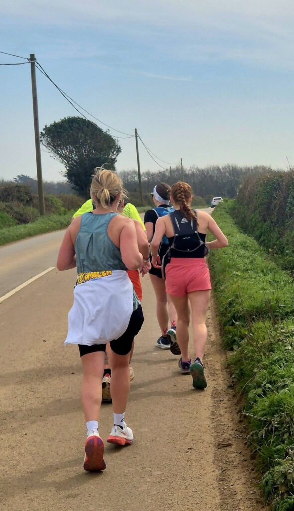 Carn Runners group long run in dry sunny conditions covering 8 to 20 miles