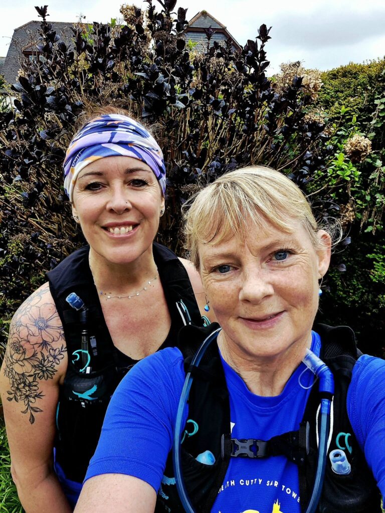 Carn Runners group long run in dry sunny conditions covering 8 to 20 miles