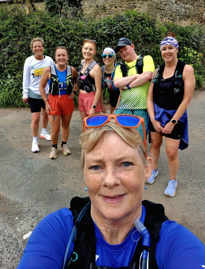 Carn Runners group long run in dry sunny conditions covering 8 to 20 miles