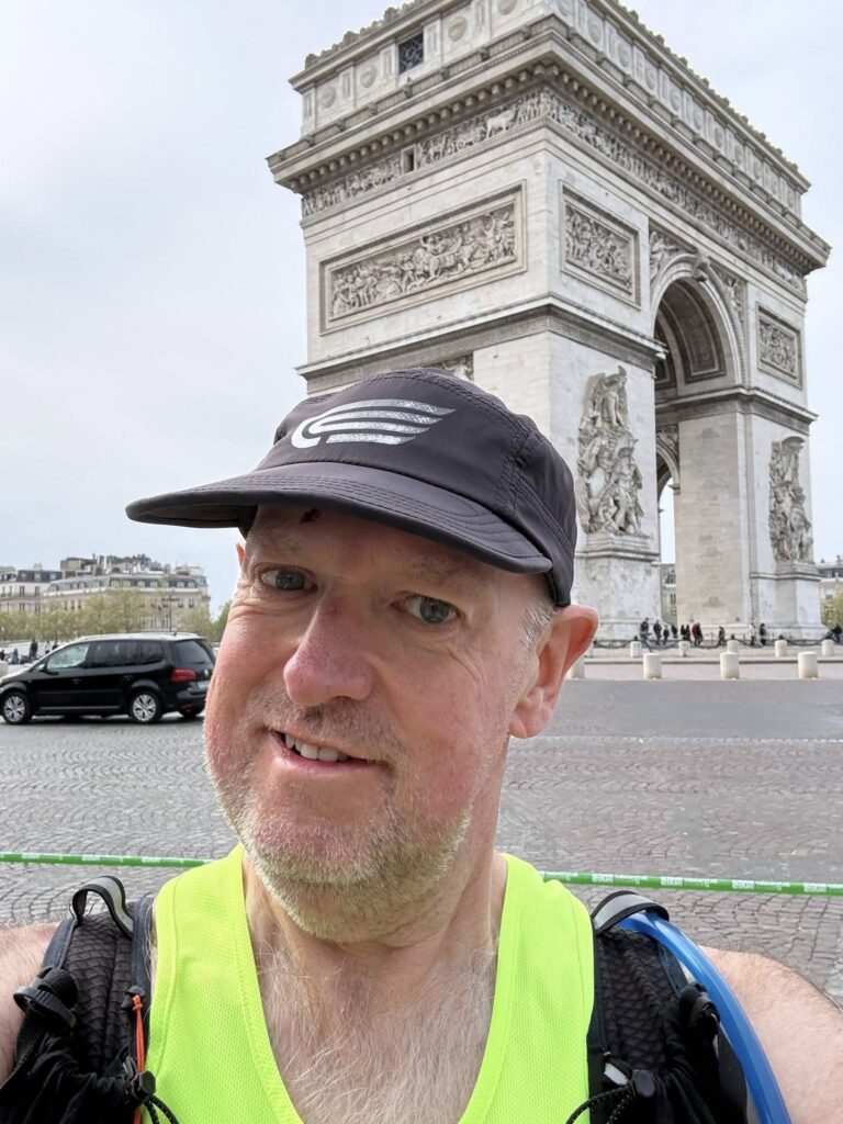 Carn Runners runner Tony competing in the Paris Marathon