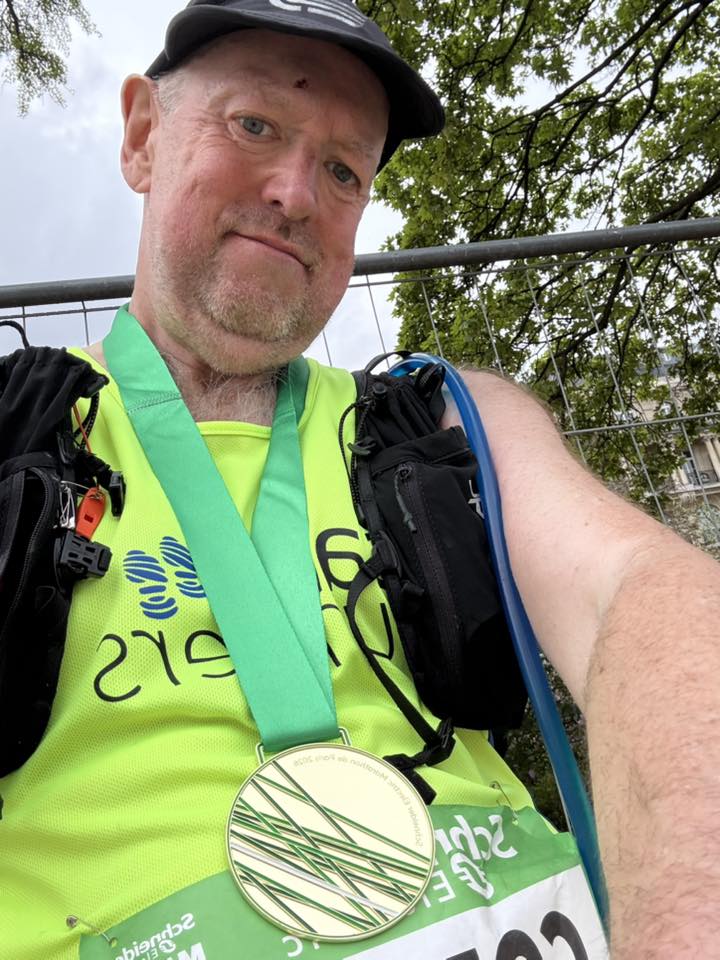 Carn Runners runner Tony competing in the Paris Marathon
